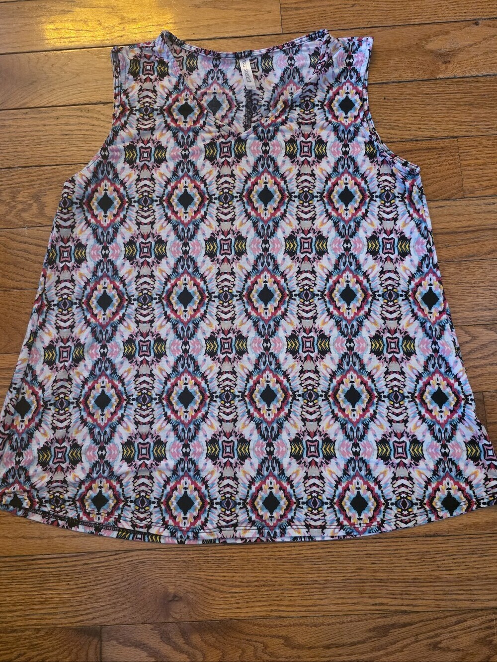 Geometric Print Sleeveless Tank Top - Multicolor